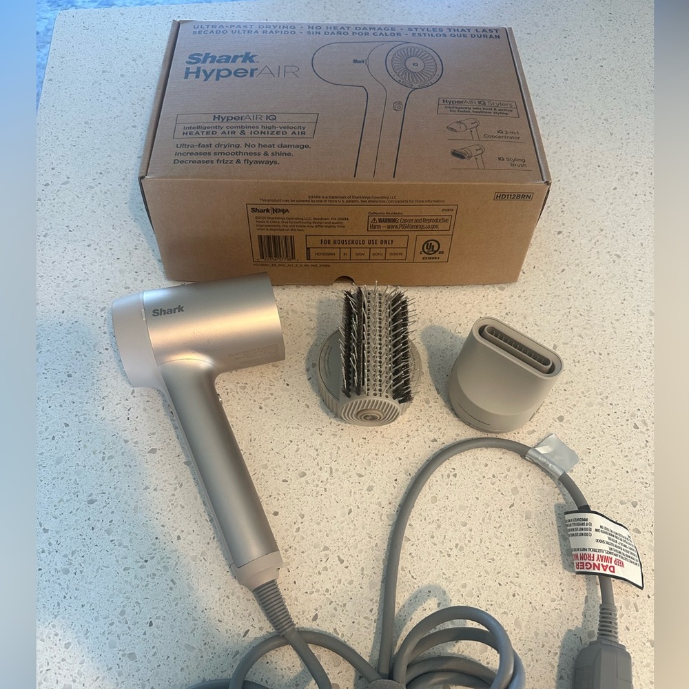 Shark Hyper Air IQ Ionic 2 in 1 hairdryer. Gently used, fast drying!